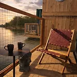 Dom wakacyjny Na Wodzie - On The River