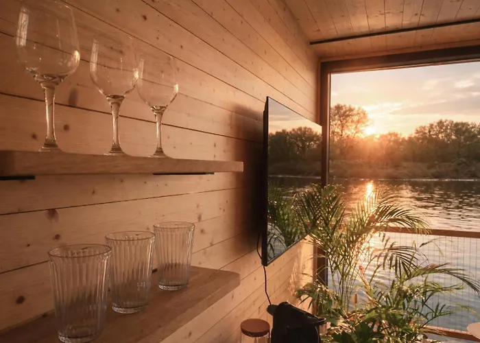 Na Wodzie - On The River *